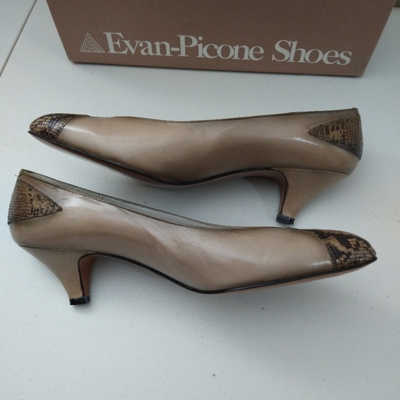 VINTAGE NEVER WORN EVAN PICONE pump. - Picture 4 of 10
